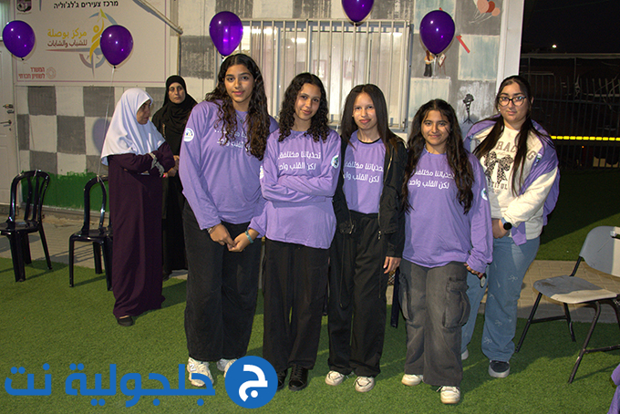 اضاءة المركز الجماهيري في جلجولية باللون البنفسجي بمناسبة اليوم العالمي لذوي الاحتياجات الخاصة